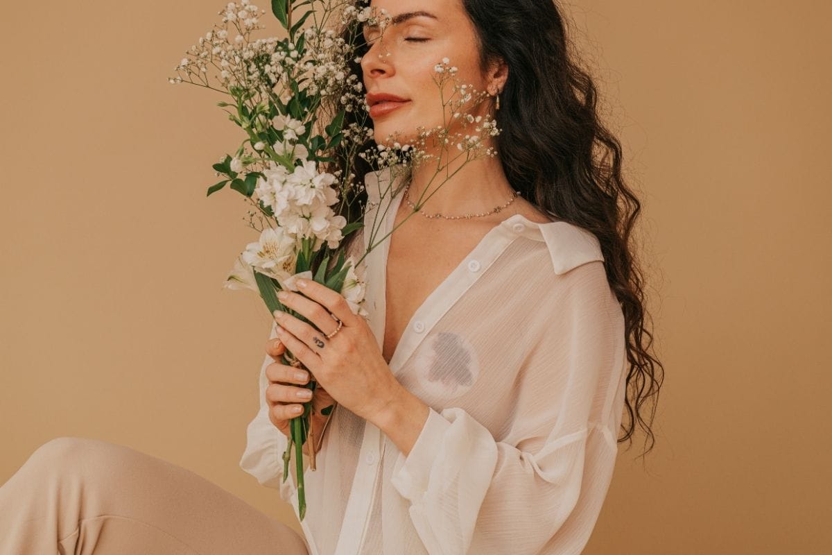 Petite poitrine : faut-il vraiment porter un soutien-gorge ?